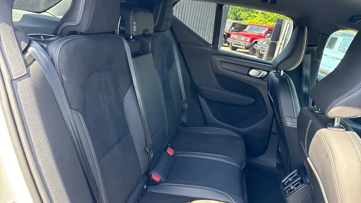 2020-volvo-xc40-20-t4-r-design-awd-big-17