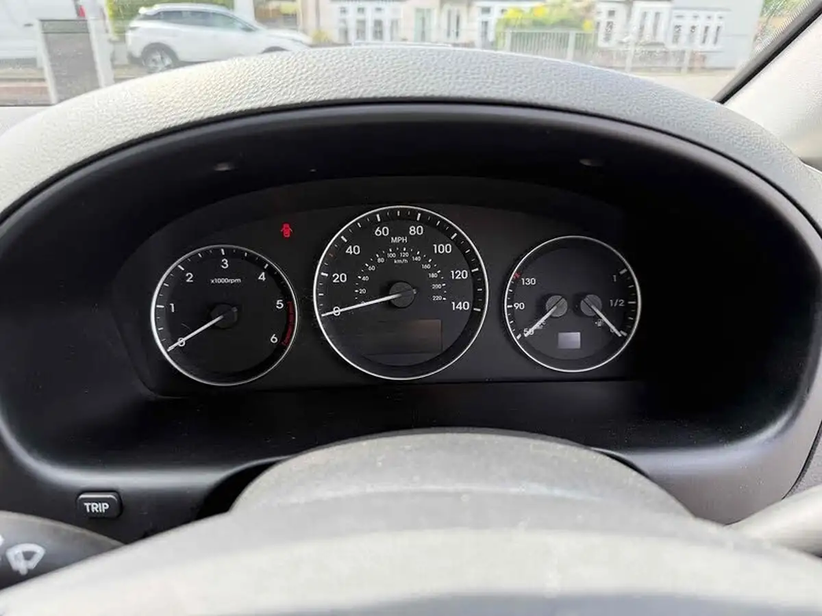 2016-hyundai-i800-25crdi-se-168bhp-auto-big-18