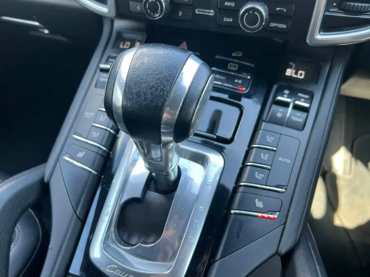 2013-porsche-cayenne-30td-big-55