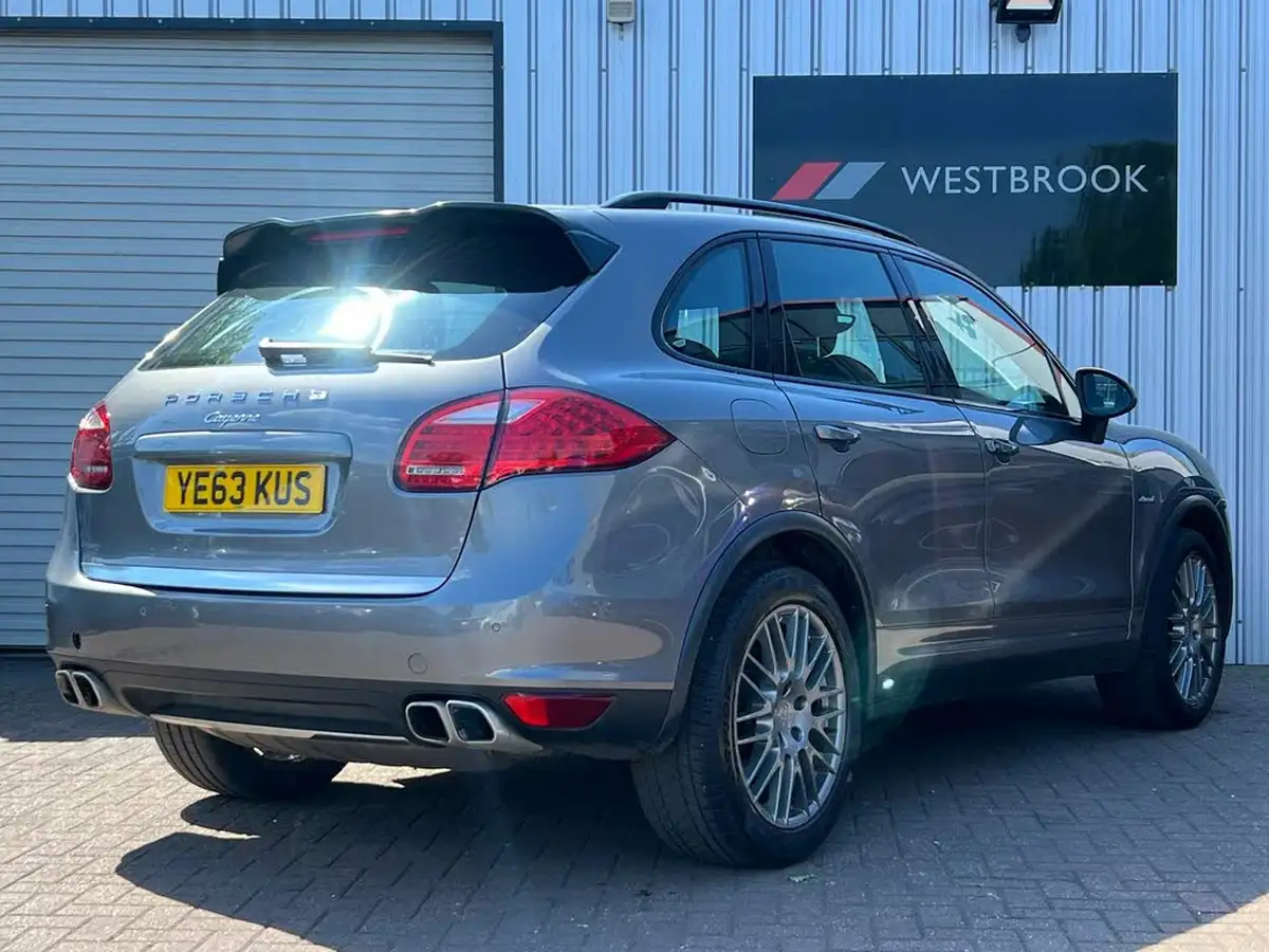 2013-porsche-cayenne-30td-big-3