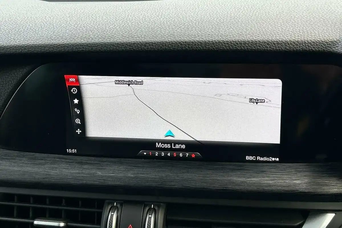 2020-alfa-romeo-stelvio-20-nero-edizione-big-18