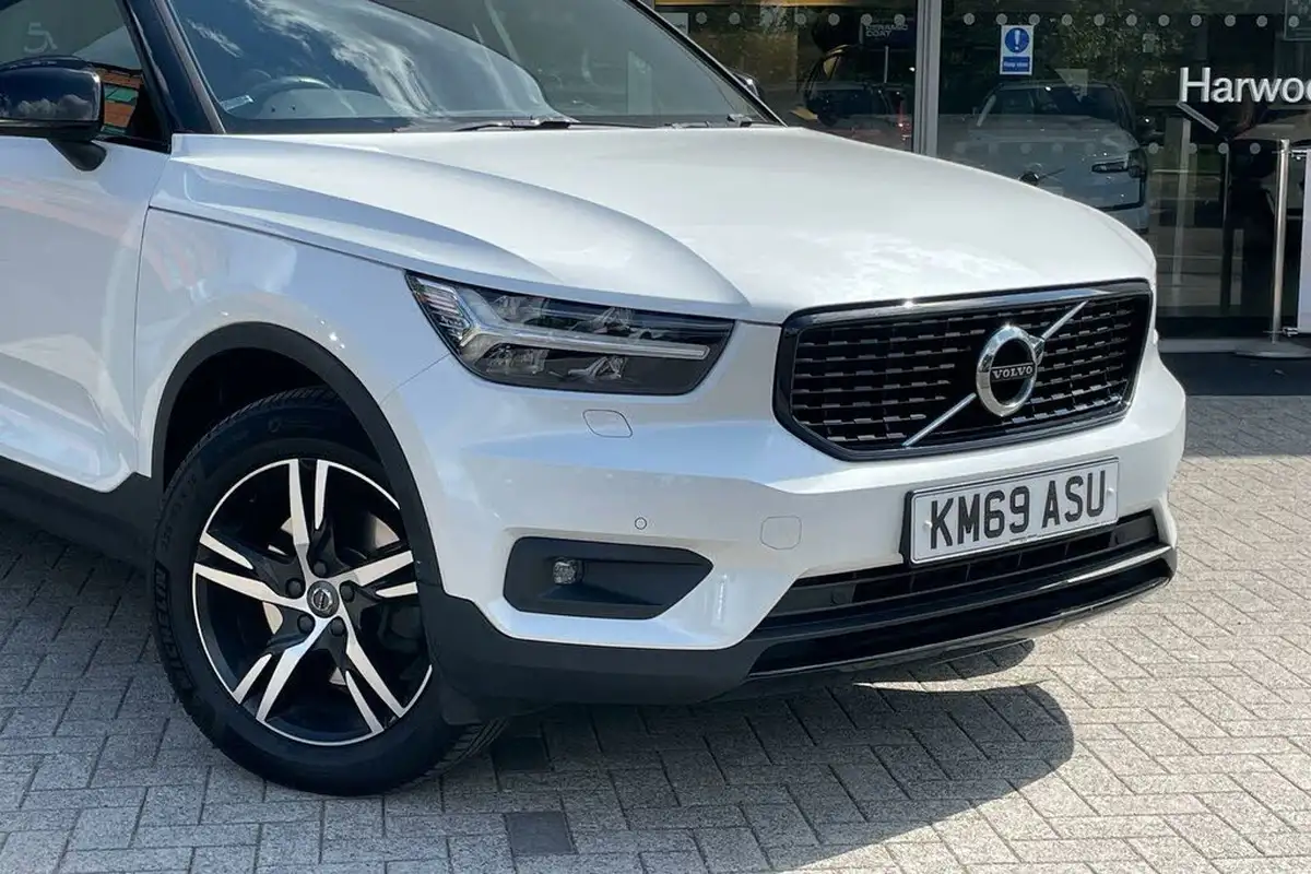 2019-volvo-xc40-20td-d3-r-design-awd-geartronic-big-5