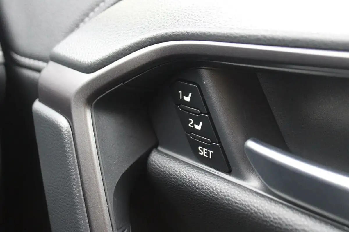 2024-toyota-rav4-25-vvt-i-gr-sport-302bhp-plug-in-big-35