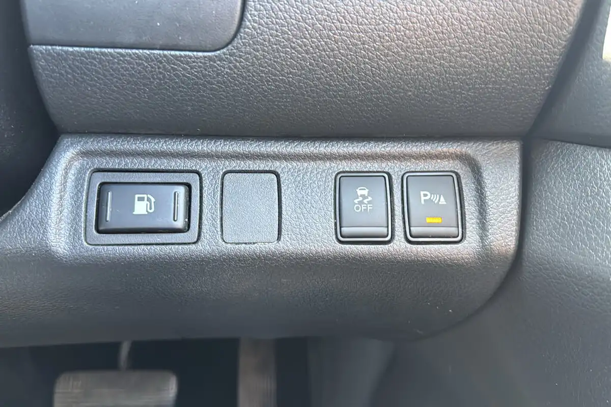 2017-nissan-navara-23dci-tekna-auto-big-32