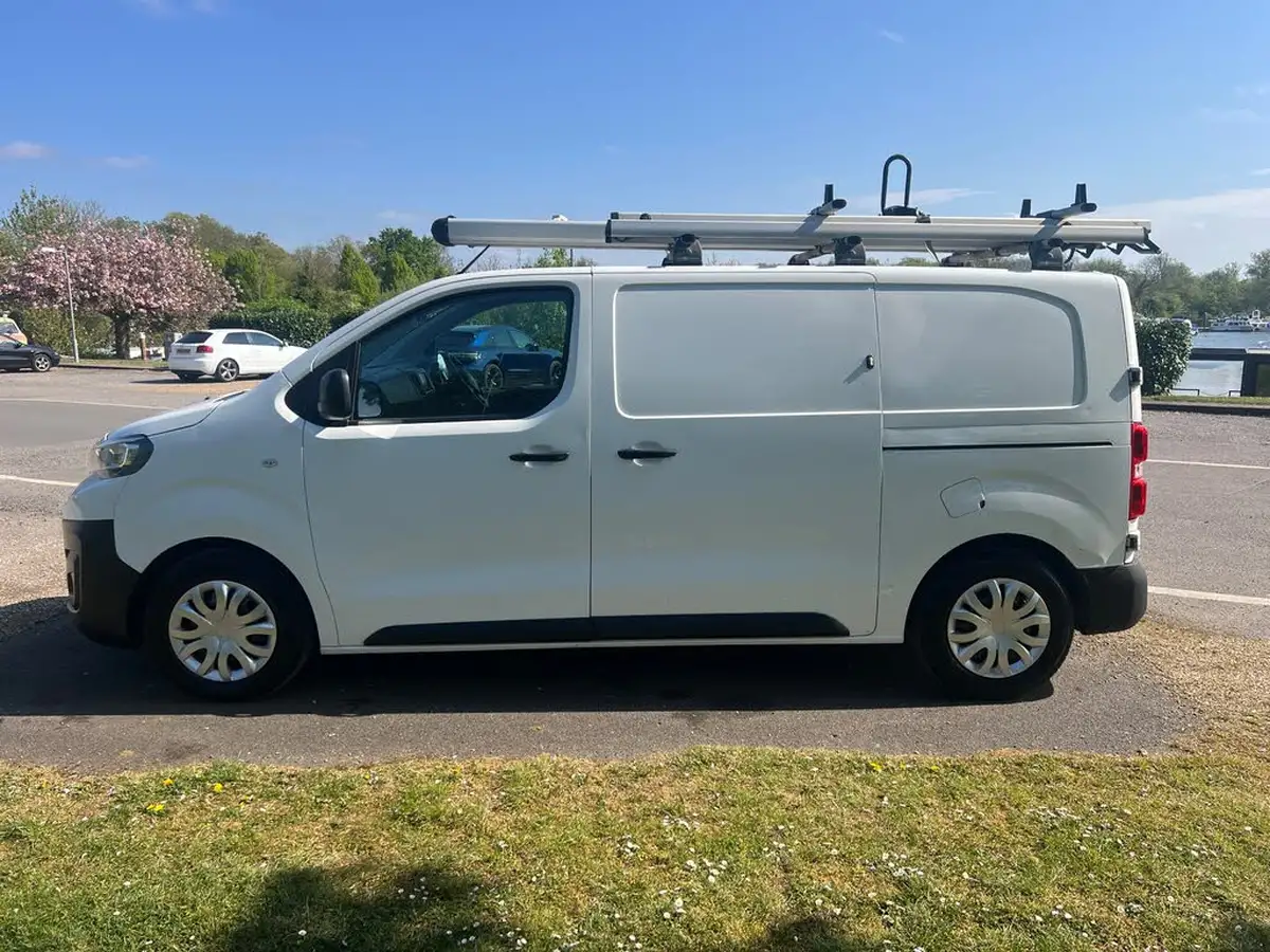 2019-peugeot-expert-15-bluehdi-professional-compact-1000-big-2