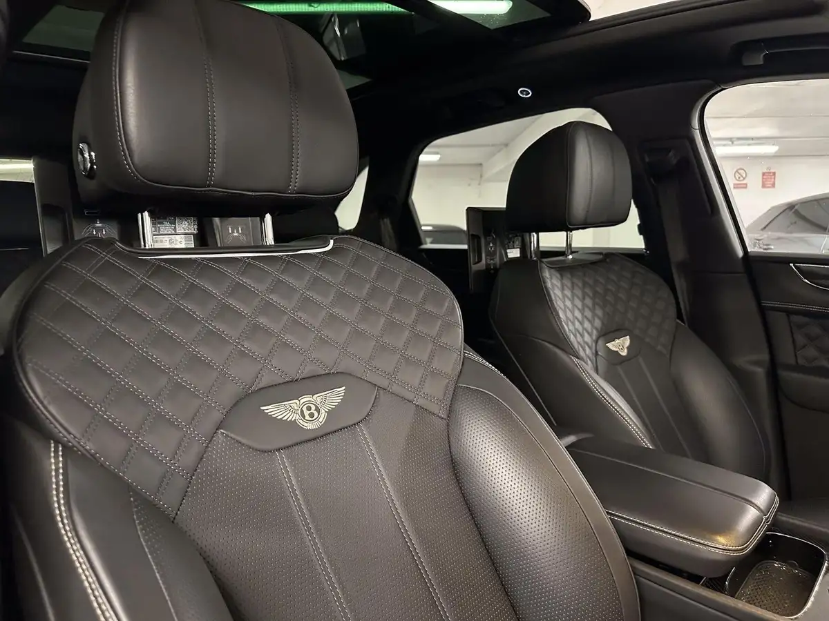 2022-bentley-bentayga-40-v8-big-21