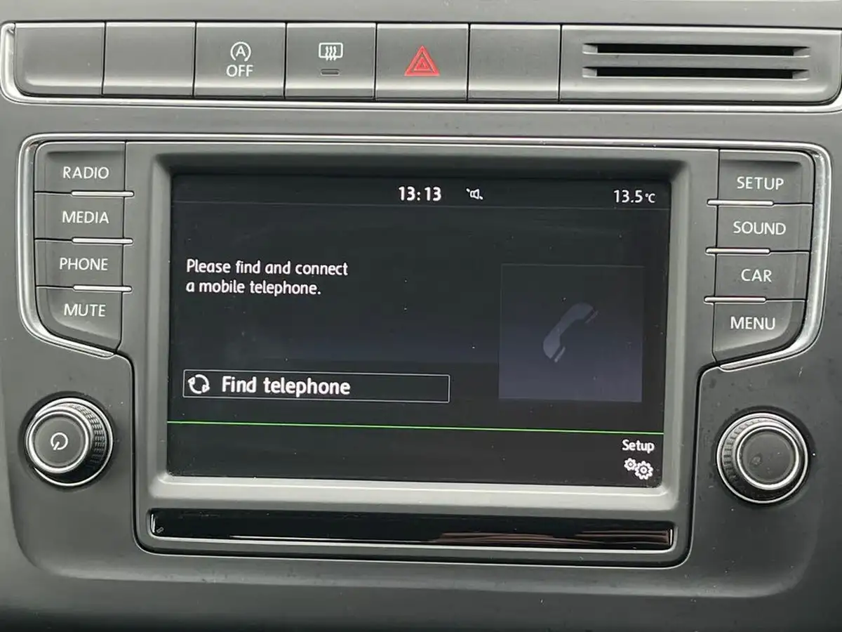 2015-volkswagen-polo-12-tsi-se-5d-big-18