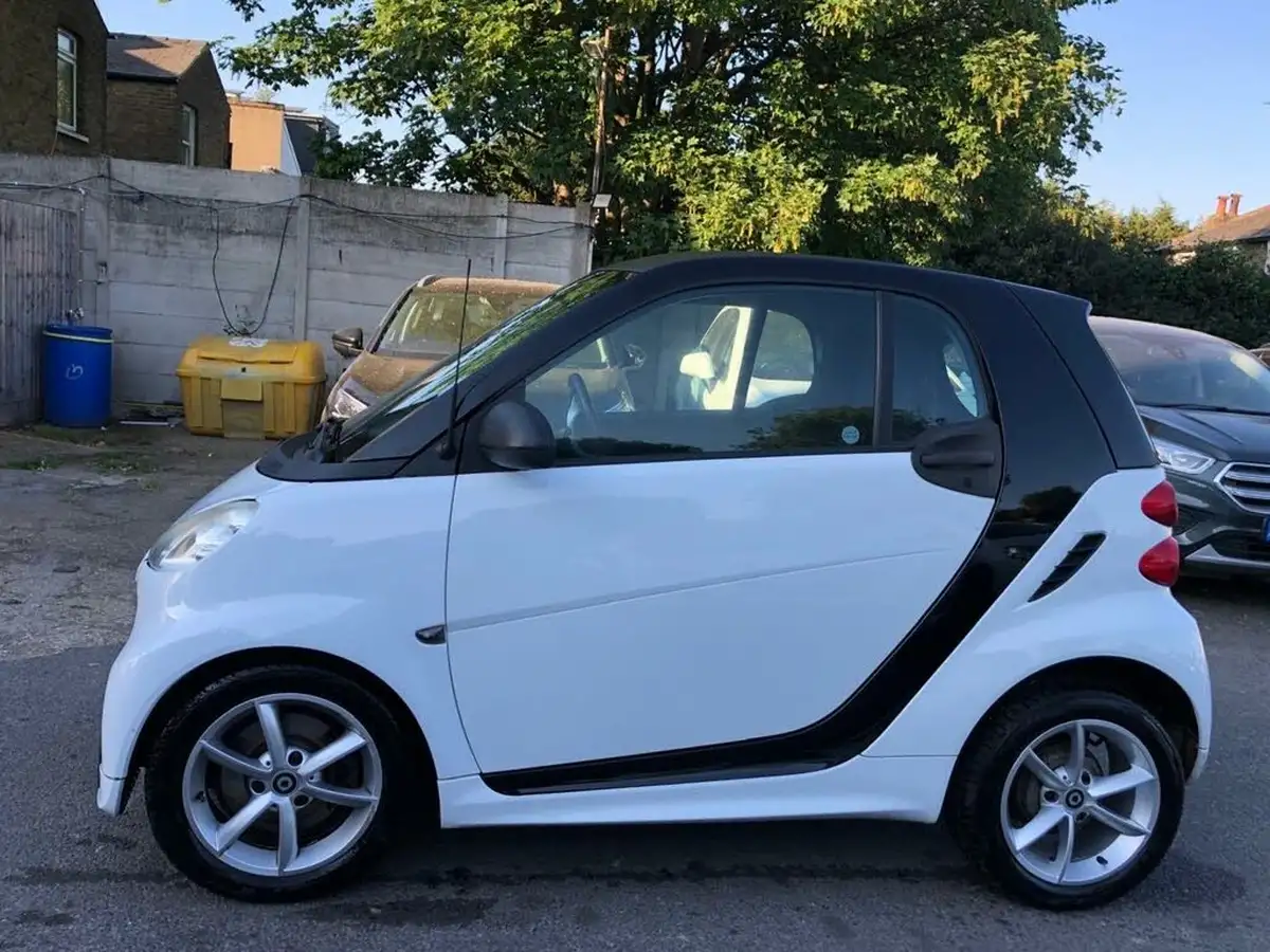 2013-smart-fortwo-10-edition-21-coupe-big-3