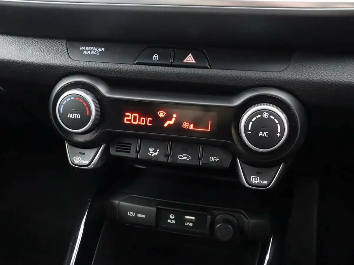 2020-kia-stonic-10-t-gdi-4-dct-big-26