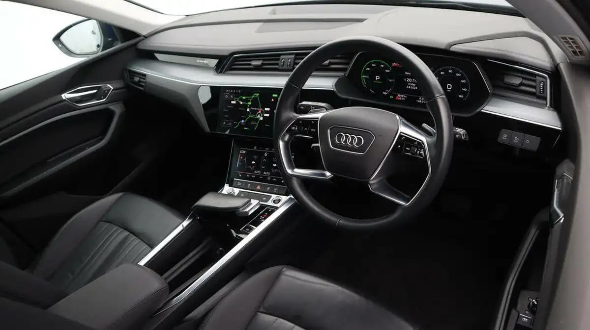 2021-audi-e-tron-50e-technik-station-wagon-big-9