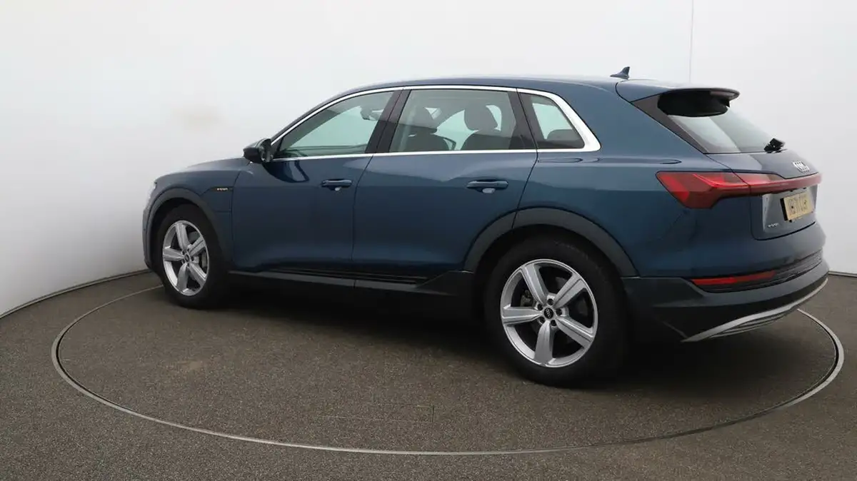 2021-audi-e-tron-50e-technik-station-wagon-big-54