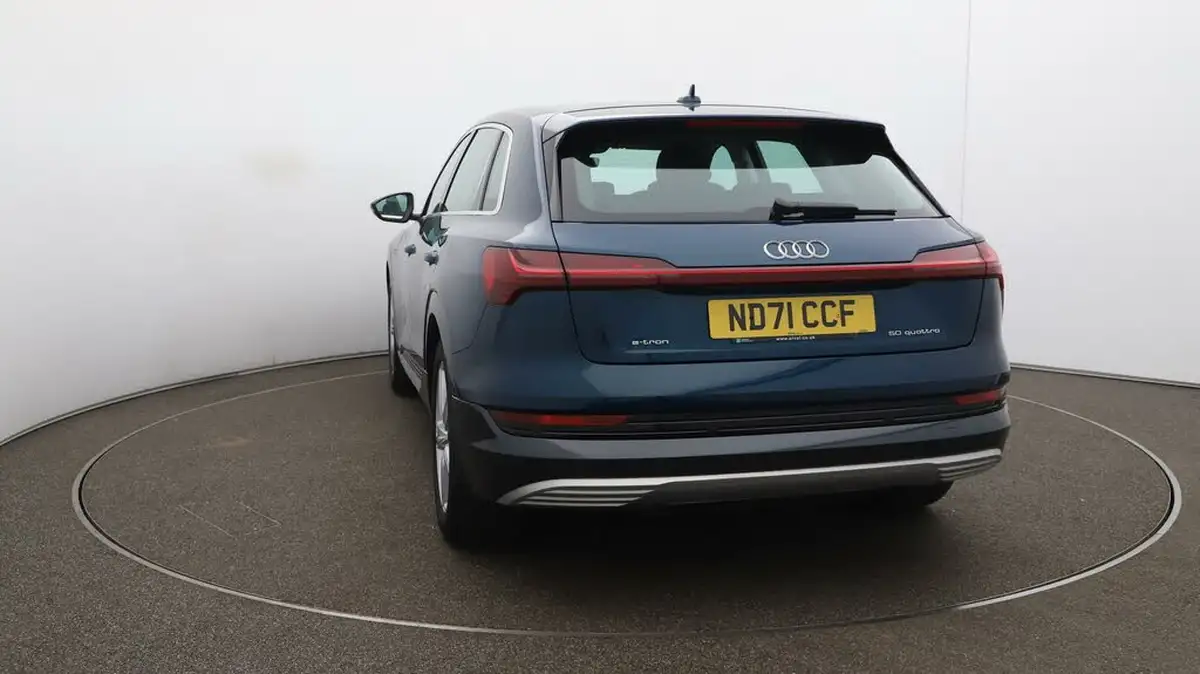 2021-audi-e-tron-50e-technik-station-wagon-big-78