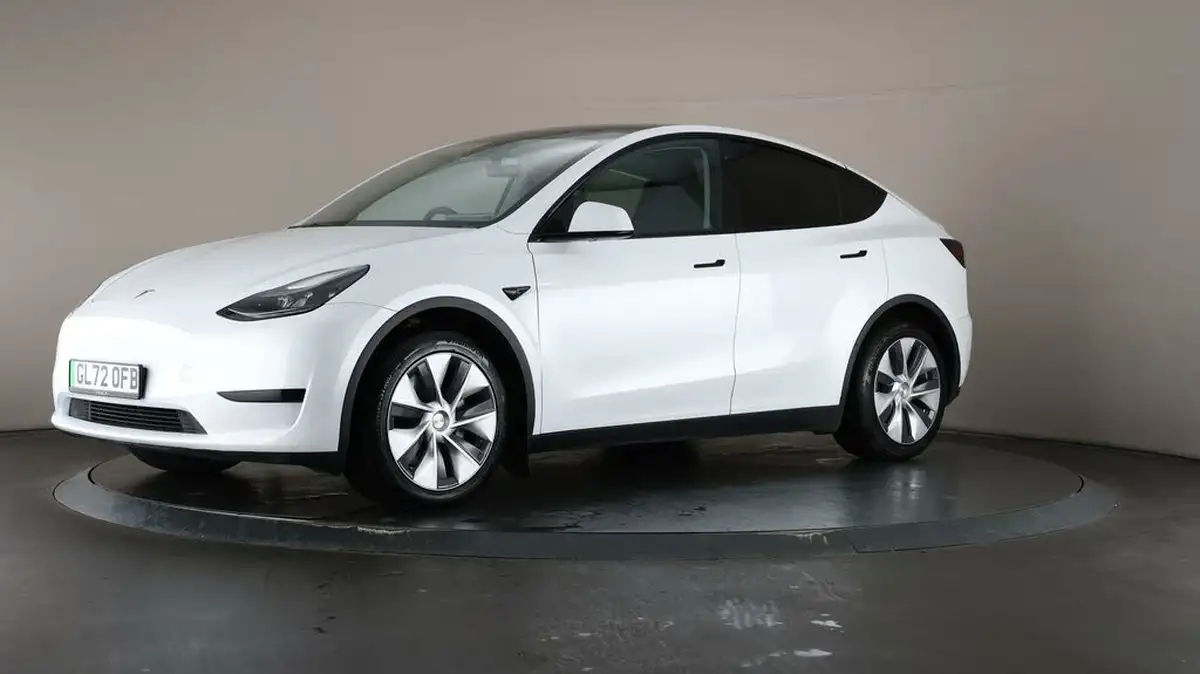 2022-tesla-model-y-e-rwd-big-41