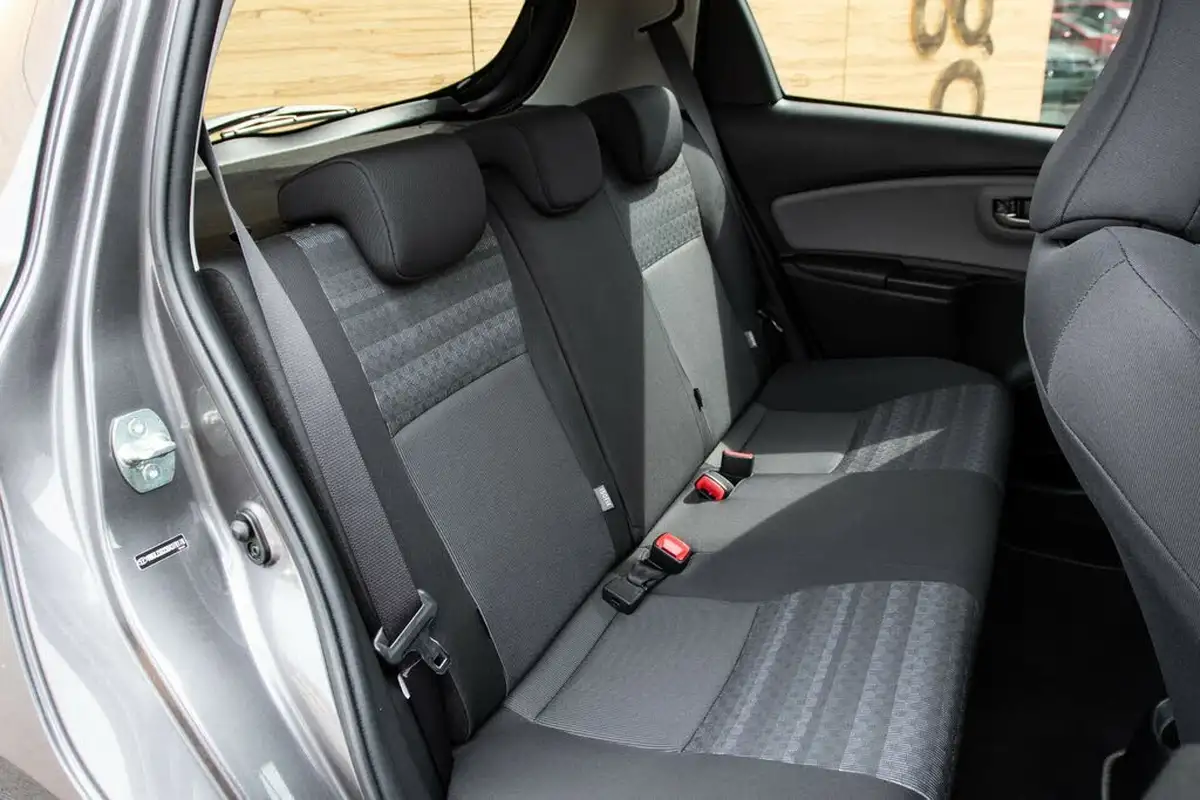 2016-toyota-yaris-133-icon-vvt-i-5d-big-31