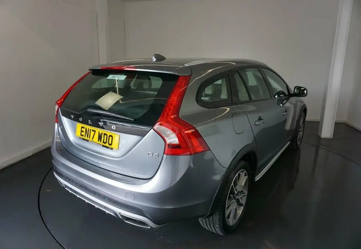 2017-volvo-v60-20td-d4-cross-country-lux-geartronic-big-9