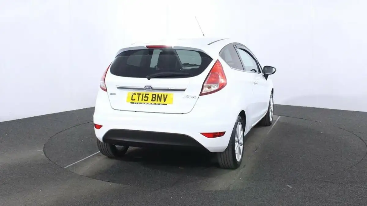 2015-ford-fiesta-10-titanium-100ps-ecoboost-ss-3d-big-6
