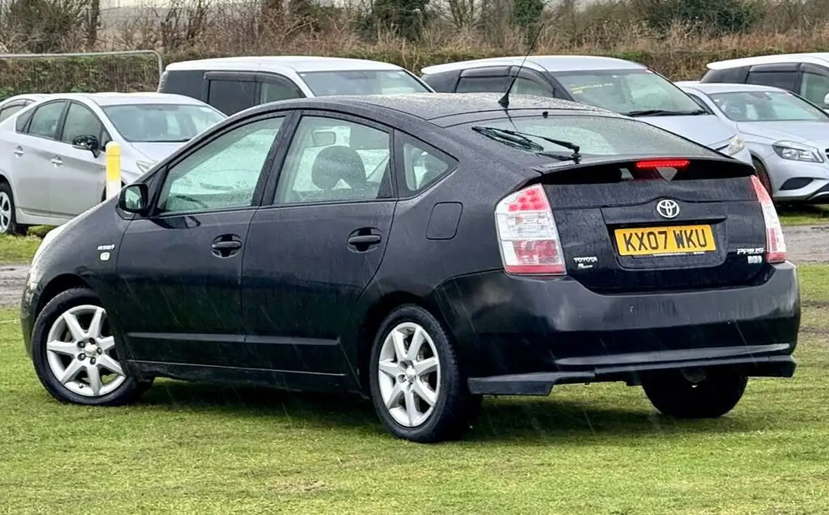 2007-toyota-prius-15-vvt-i-t-spirit-big-3
