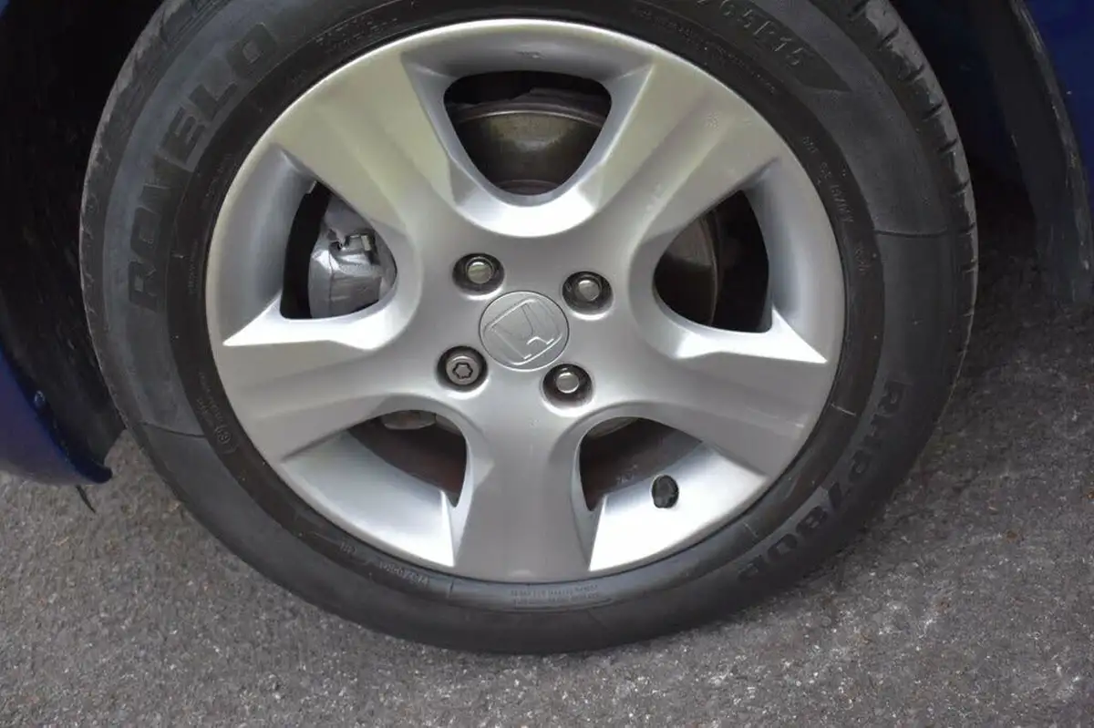 2011-honda-jazz-14-es-t-big-32