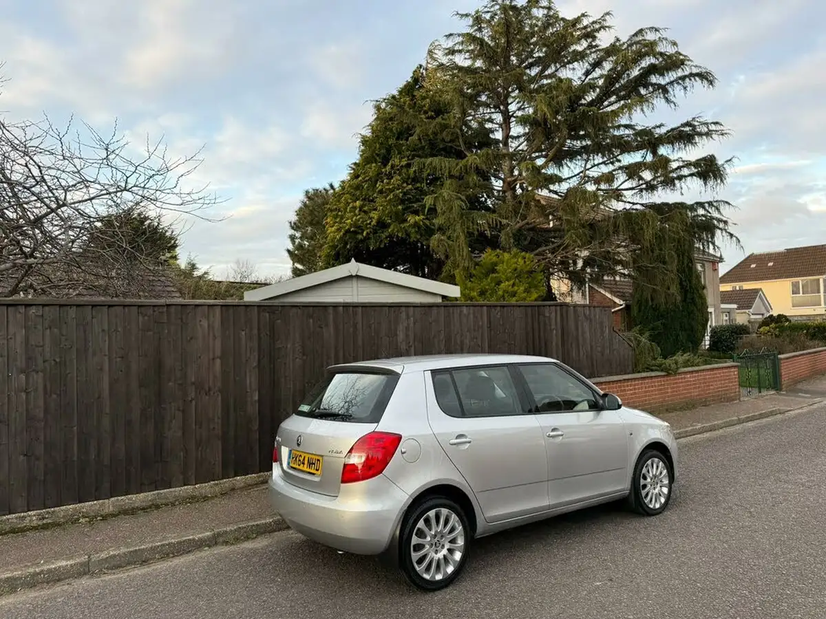 2015-skoda-fabia-12-elegance-hatchback-dsg-big-2
