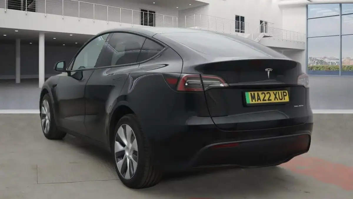 2022-tesla-model-y-e-long-range-big-1