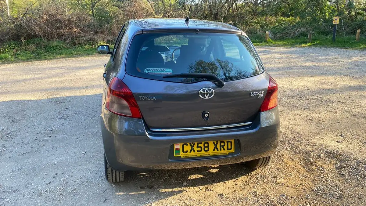 2008-toyota-yaris-14td-tr-d-4d-5d-mmt-big-10