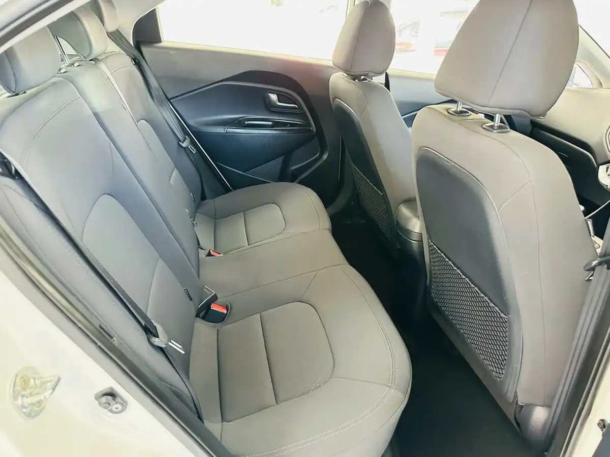 2014-kia-rio-125-vr7-5d-big-18