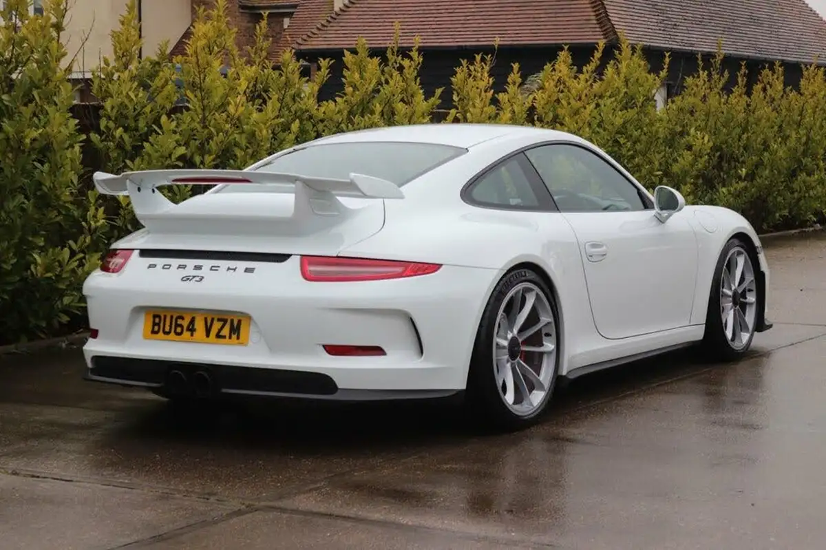 2014-porsche-911-38-gt3-big-13