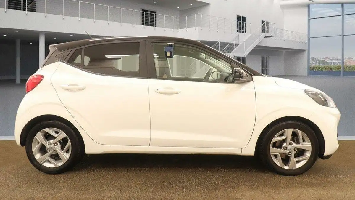 2022-hyundai-i10-12-premium-big-4