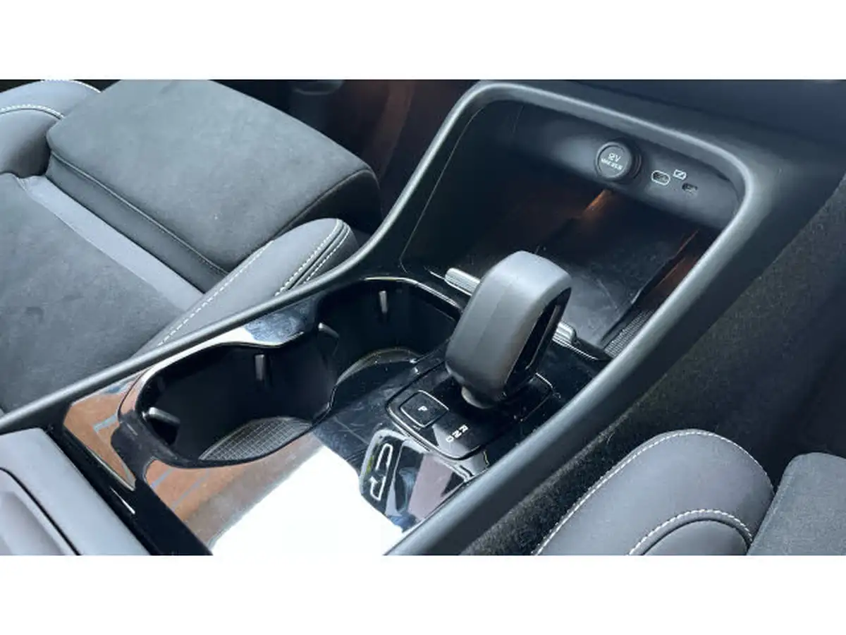 2024-volvo-c40-e-recharge-ultimate-235bhp-big-13