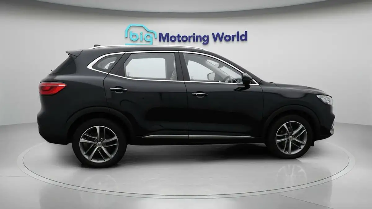 2022-mg-hs-15t-gdi-exclusive-162ps-big-8