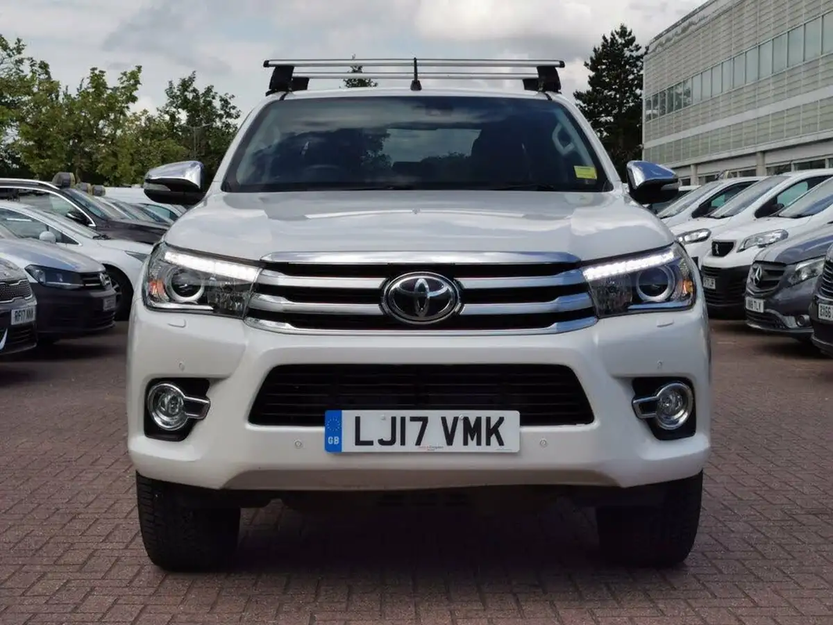 2017-toyota-hi-lux-24d-invincible-x-auto-big-1