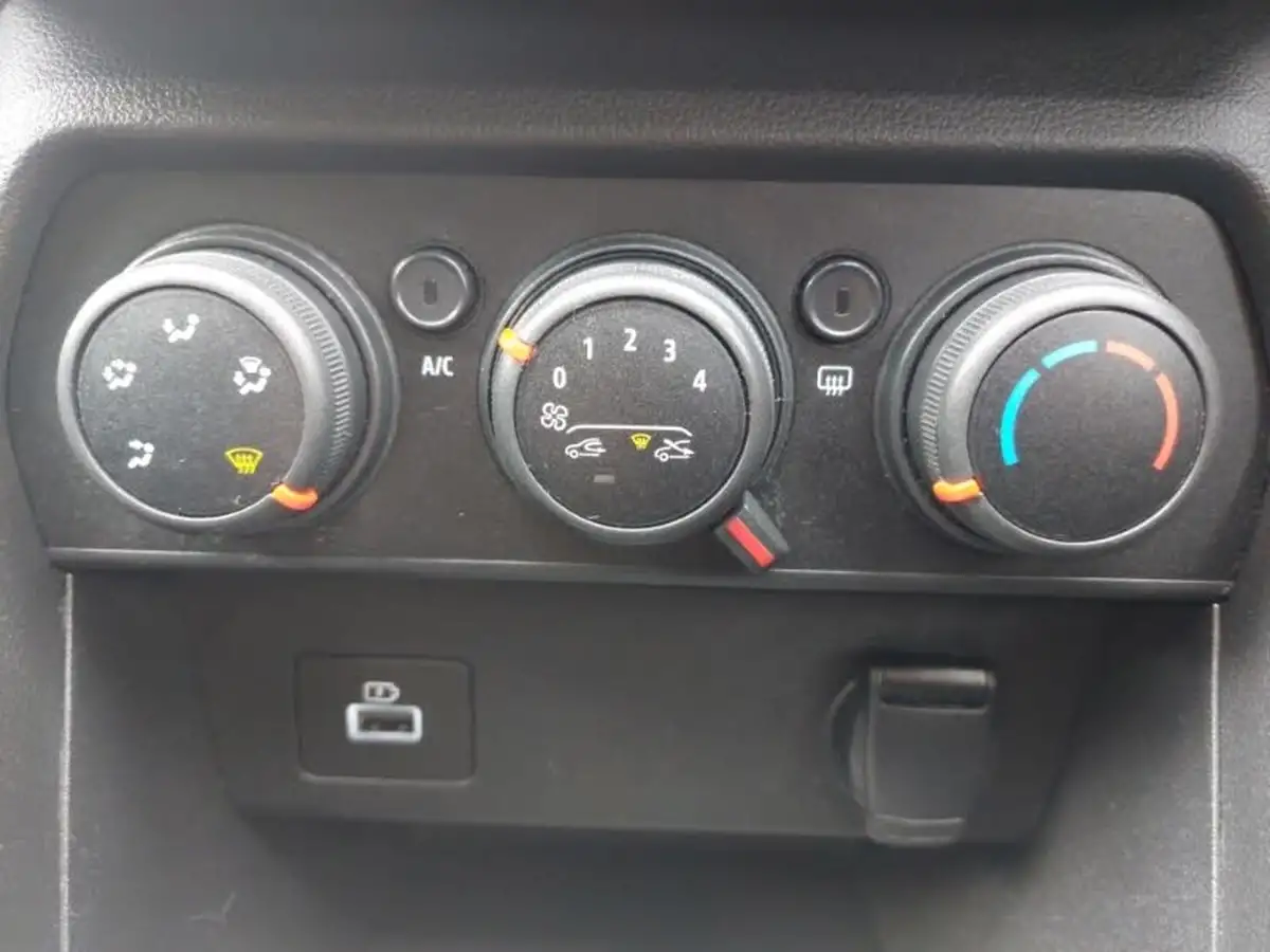2022-dacia-sandero-stepway-10-tce-comfort-90bhp-big-16