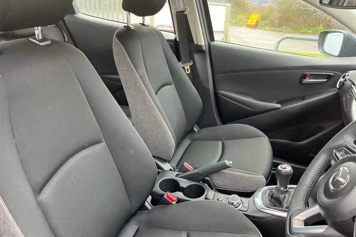 2023-mazda-mazda2-15-e-skyactiv-g-centre-line-big-22
