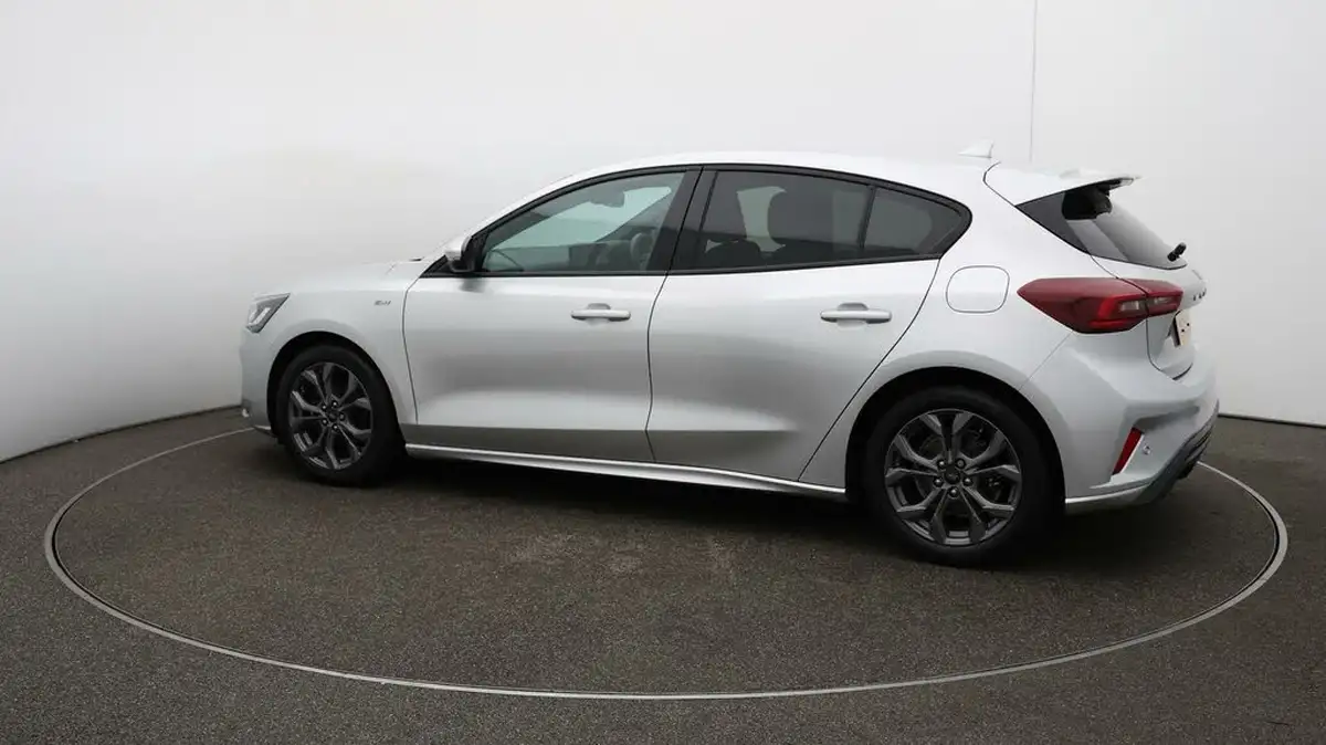 2022-ford-focus-10t-st-line-125ps-hatchback-big-45