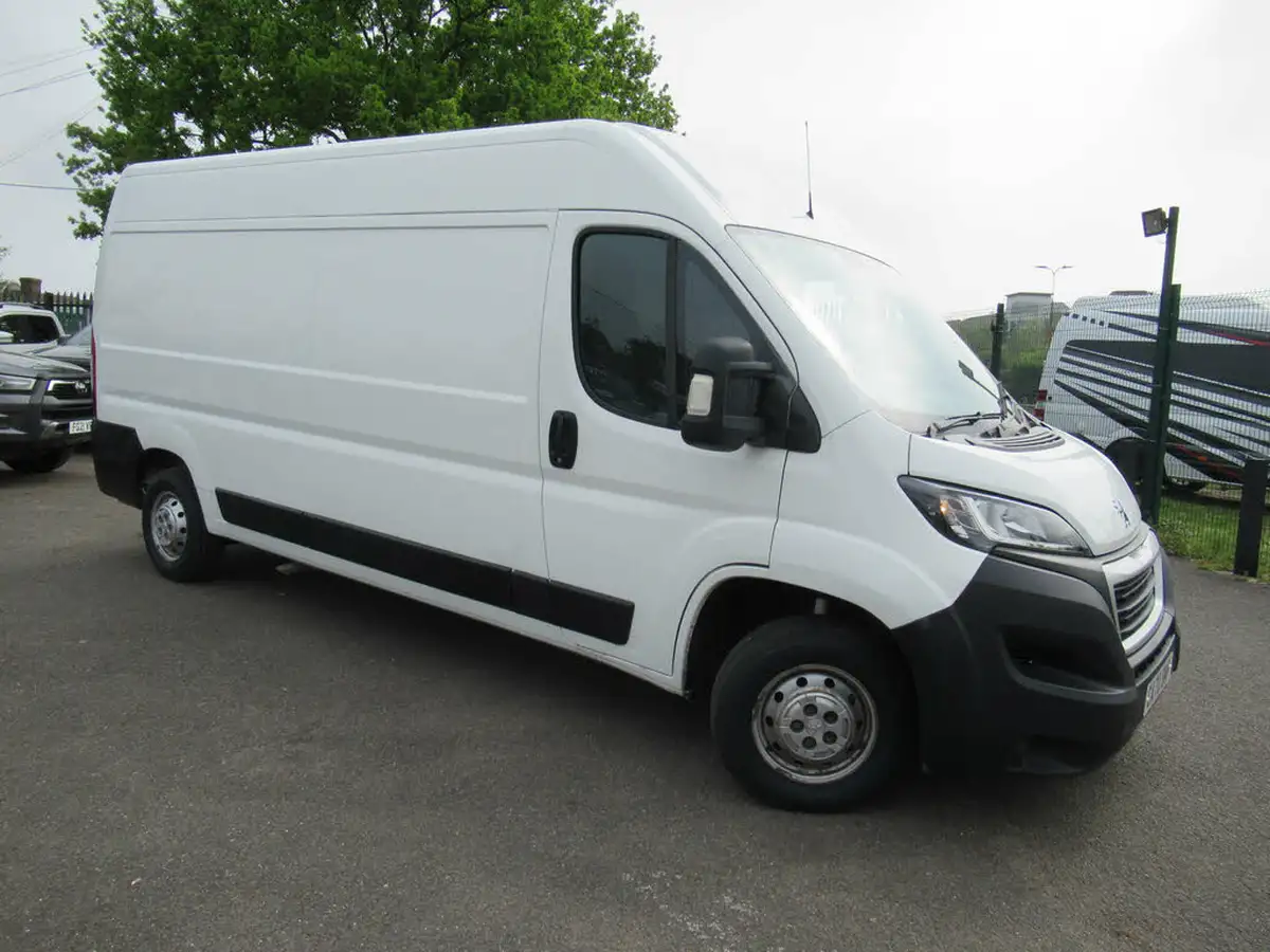 2020-peugeot-boxer-22-bluehdi-professional-335-l3-h2-panel-big-25
