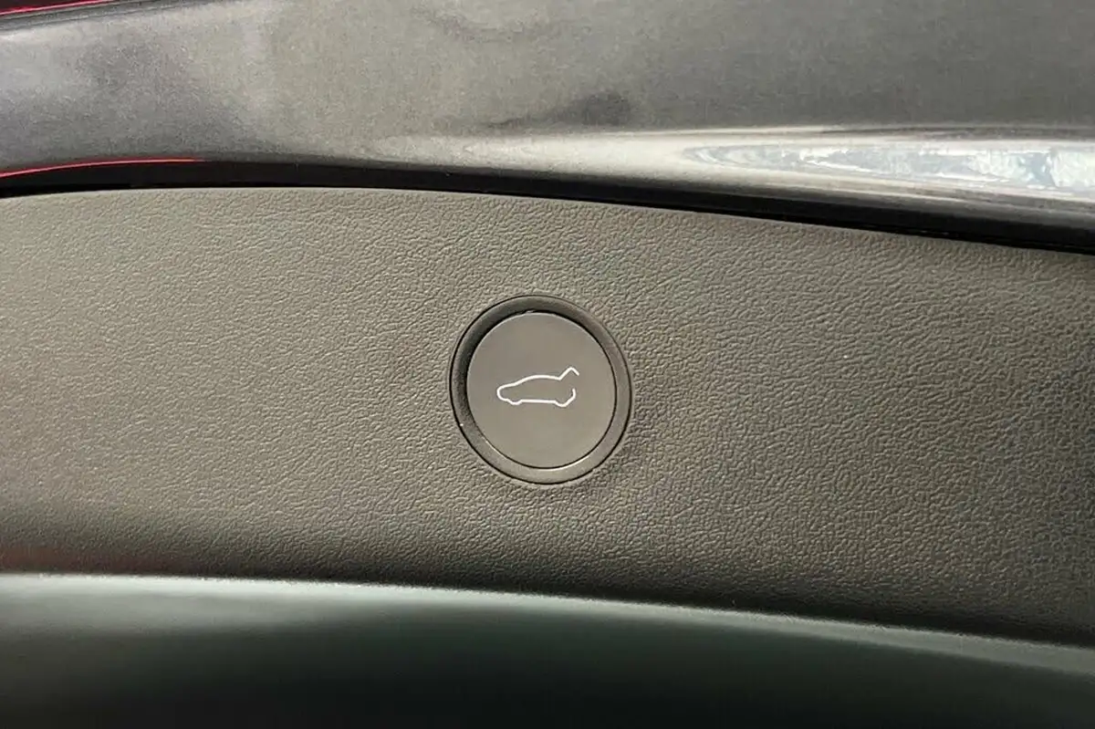 2020-tesla-model-3-e-long-range-big-40