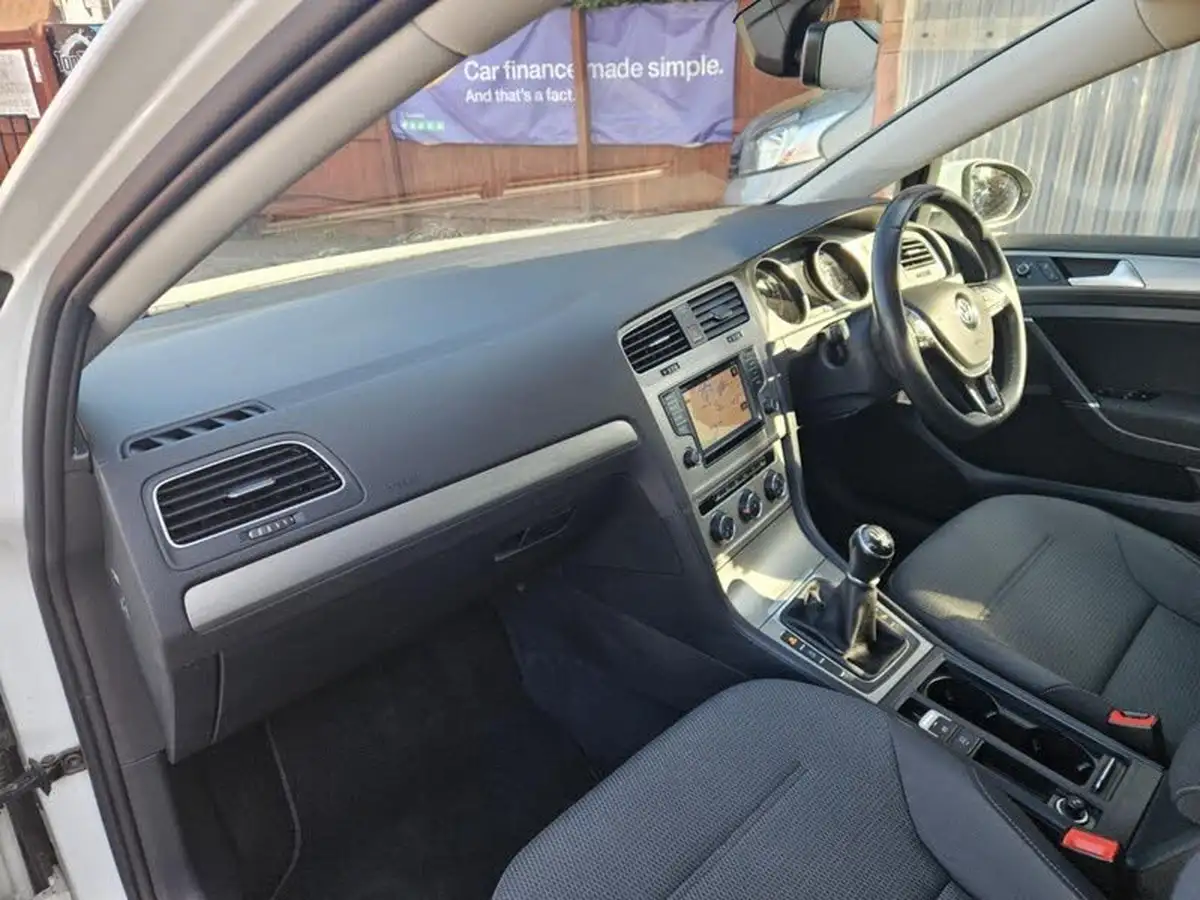 2017-volkswagen-golf-16tdi-match-edition-hatchback-5d-big-21
