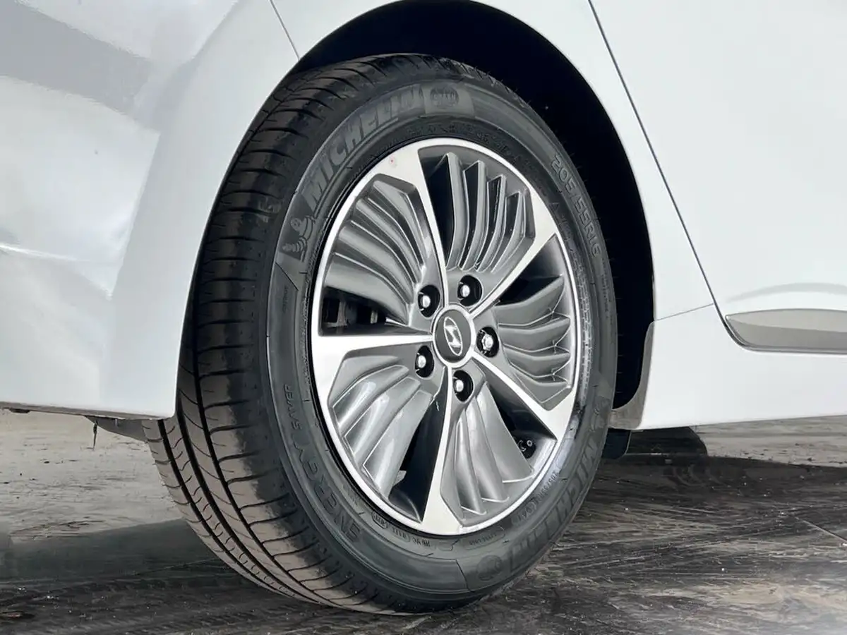 2021-hyundai-ioniq-16-gdi-premium-se-plug-in-hybrid-sunroof-big-10