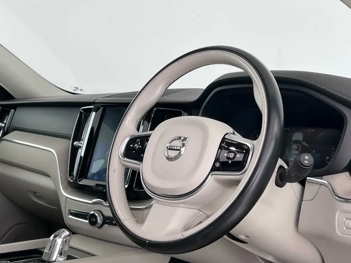 2018-volvo-xc60-20-t8-inscription-pro-390bhp-twin-engine-big-24