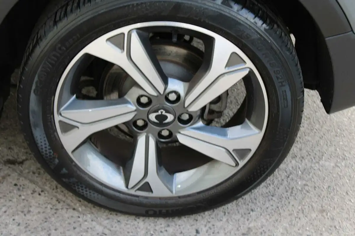 2023-kgm-ssangyong-tivoli-15-ultimate-big-19