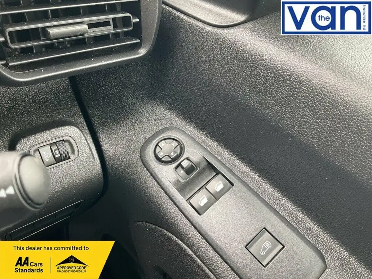 2019-citroen-berlingo-16bluehdi-650-x-panel-big-21