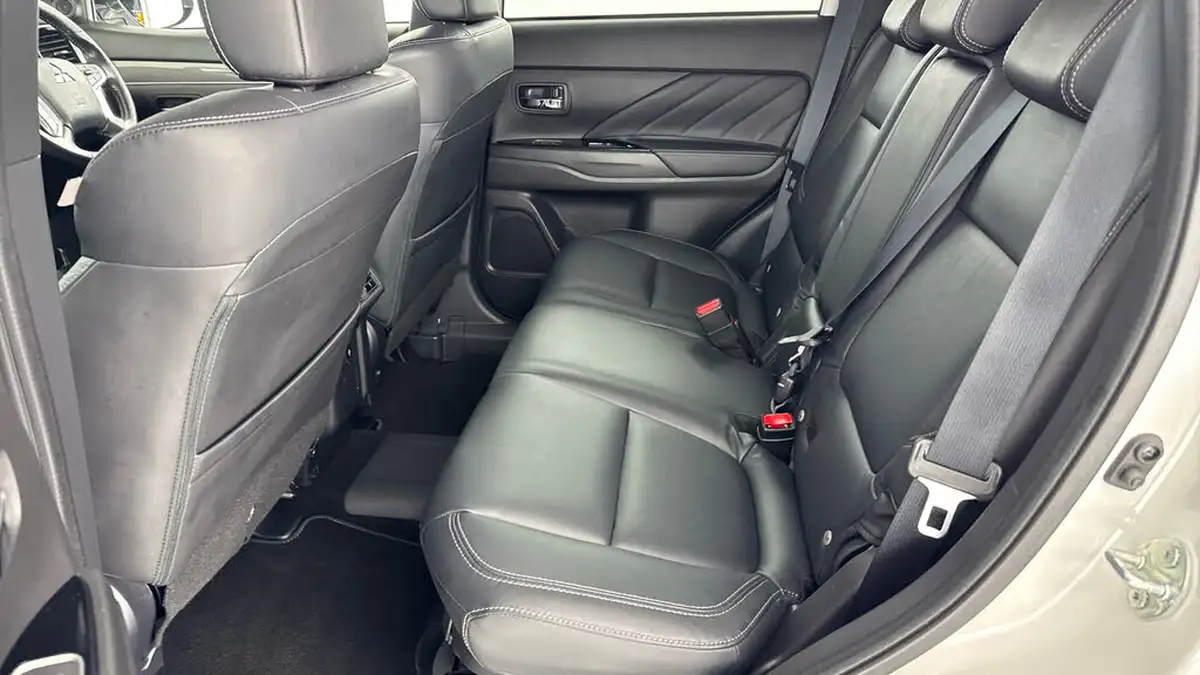 2019-mitsubishi-outlander-24-4h-phev-big-13