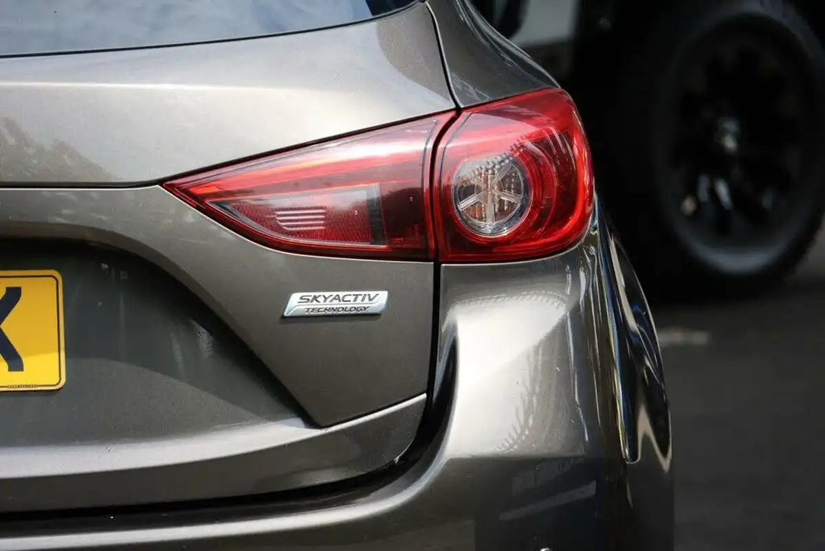 2014-mazda-mazda3-20-se-l-nav-hatchback-5d-big-20