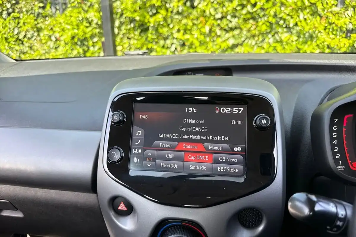 2020-toyota-aygo-10-vvt-i-x-play-big-39