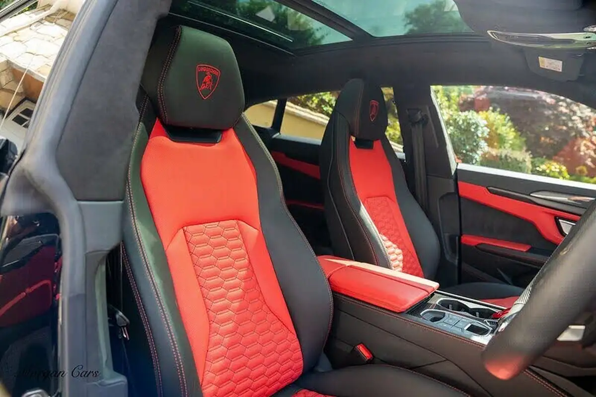 2022-lamborghini-urus-40-no-trim-big-31