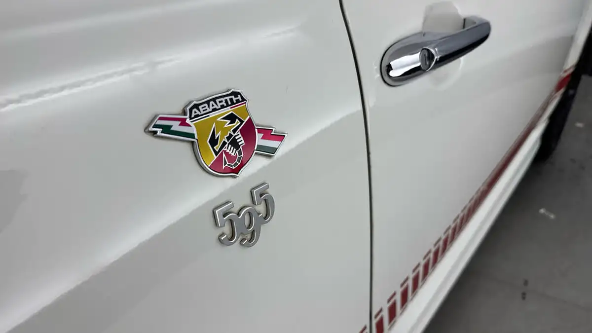 2016-abarth-500-14-tjet-595-yamaha-factory-racing-big-19