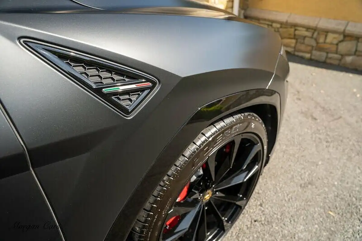2022-lamborghini-urus-40-no-trim-big-7