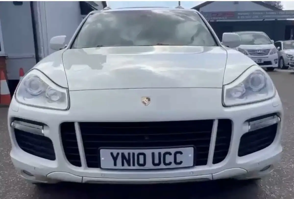 2010-porsche-cayenne-big-1