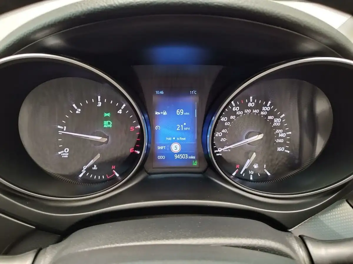 2015-toyota-avensis-16d-4d-business-edition-touring-sports-5d-big-14