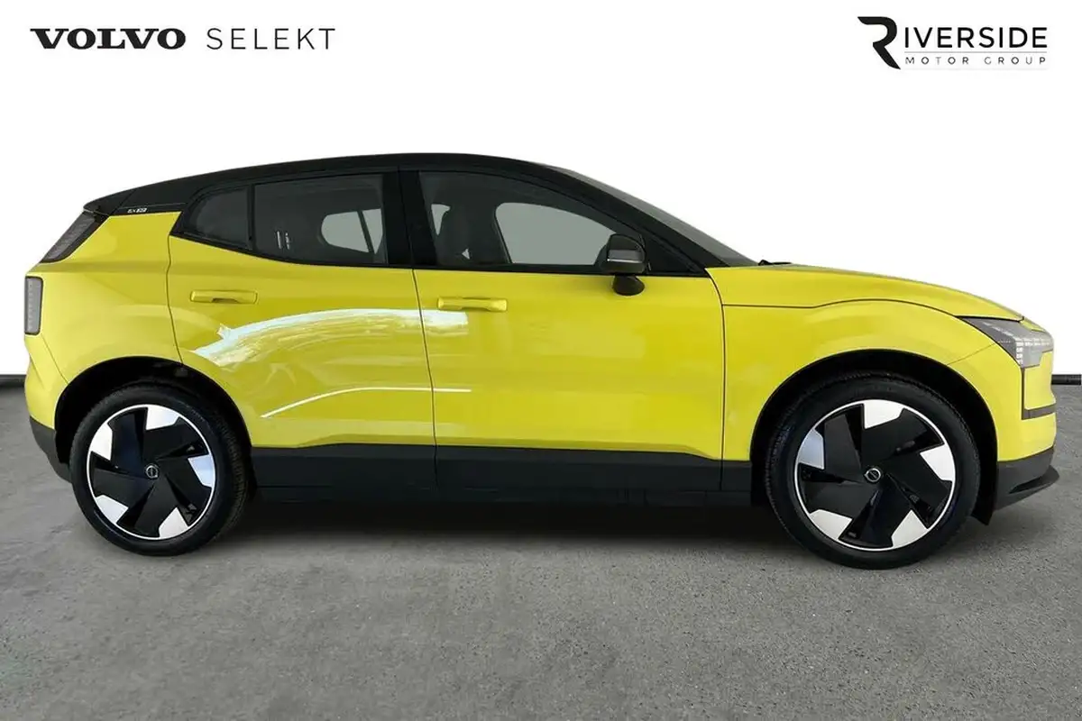 2024-volvo-ex30-e-single-motor-plus-extended-range-big-3